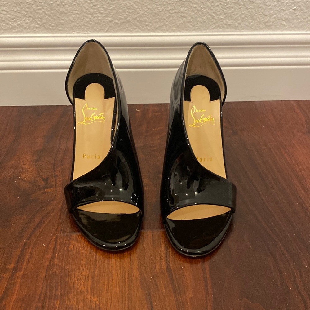 Christian Louboutin Phoebe 100 Patent black pump!